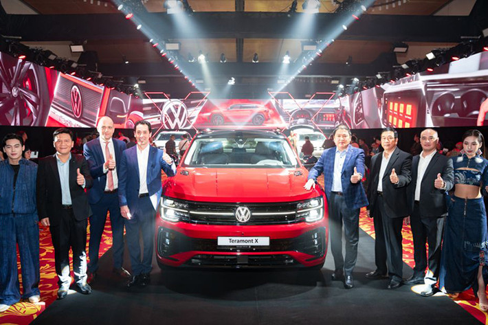 Ra mắt tại thị trường Việt Nam, Volkswagen Teramont X 2024 mới sẽ cạnh tranh với các đối thủ thuộc phân khúc SUV cỡ lớn như: Ford Explorer, Hyundai Palisade... Tuy nhiên, mẫu xe SUV hạng sang Đức sẽ hướng đến phân khúc khách hàng trẻ tuổi hơn.