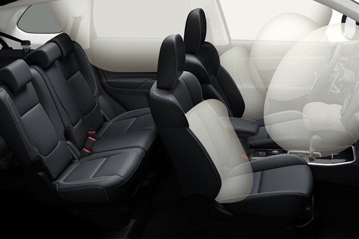 Về khả năng vận hành, phiên bản cao cấp nhất của Mitsubishi Outlander 2020 được trang bị động cơ xăng Mivec dung tích 2.4L cho công suất tối đa 164 mã lực và mô-men xoắn cực đại lên tới 222 Nm. Trang bị hộp số là loại tự động vô cấp CVT, đi kèm với hệ dẫn động 2 cầu 4WD.