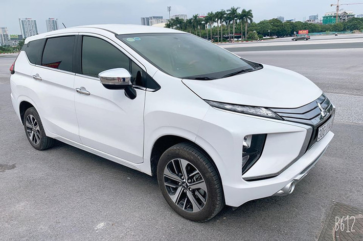 Khia ra mắt tại thị trường Việt Nam vào năm 2018, giá xe Mitsubishi Xpander AT 2019 được bán ra chính hãng là 650 triệu đồng. Chiếc xe trong bài viết này được chủ nhân chào bán khoảng 630 triệu đồng tại Hà Nội, chiếc xe đã lăn bánh được khoảng 1.7000km. Đây được xem là mức giá ngang với Mitsubishi Xpander 2020 đang bán ra tại Việt Nam.