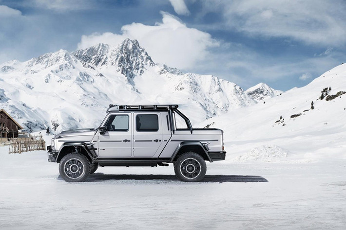 Cụ thể, chiếc SUV hạng sang của Mercedes-AMG độ Brabus được thêm khung gầm để thay đổi chiều dài cơ sở, đồng thời tương thích với trang bị thùng xe bán tải. Đương nhiên việc thay đổi kết cấu này hoàn toàn không làm ảnh hưởng đến độ cứng cáp và linh hoạt của khung gầm xe.