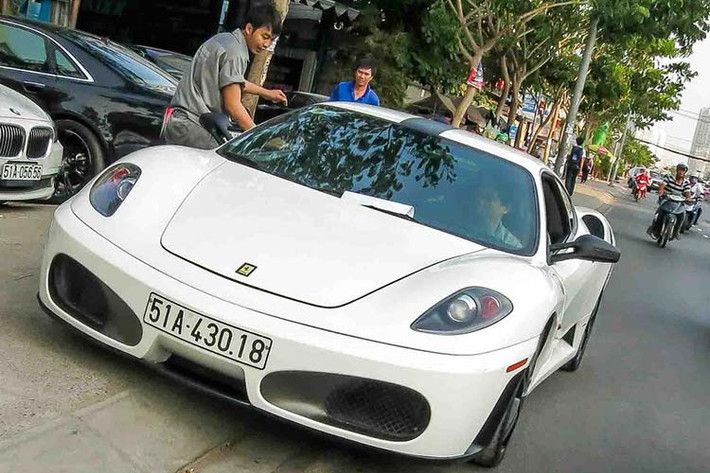 Trong vòng đời năm năm của mình từ 2004 đến 2009, Ferrari đã sản xuất tổng cộng hơn 15.000 chiếc, trở thành một trong những chiếc Ferrari bán chạy nhất của hãng. Hiện số lượng dòng siêu xe Ferrari F430 tại Việt Nam có khoảng 7 chiếc với 3 phiên bản là Coupe (3 chiếc), Spider (3 chiếc) và F430 Scuderia độc nhất Việt Nam.