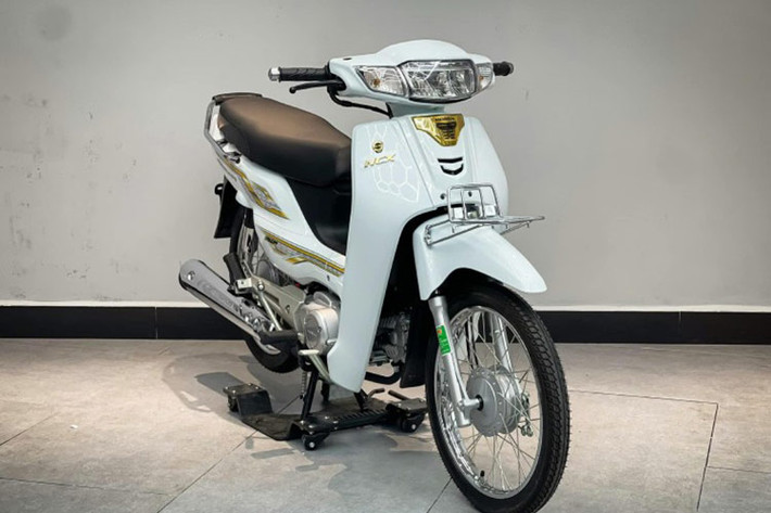 Honda Dream tại Việt Nam đã ngừng sản xuất và bán ra từ lâu, nhưng dòng xe máy số huyền thoại này vẫn giữ được sức hút trong lòng người yêu xe. Hiện nay, tại thị trường nước láng giềng Campuchia, Honda Dream vẫn được cập nhật với tên gọi là Honda Dream NCX 125cc.