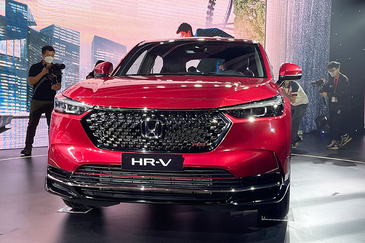 So với các đối thủ, Honda R-V 2022 có chiều dài tốt hơn các mẫu SUV hạng B như Mazda CX-3 (4.275 mm) hay Kia Sonet (4.385 mm).