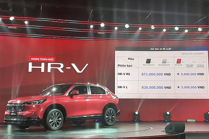 Giá xe Honda HR-V 2022 tại Việt Nam được niêm yết lần lượt là 826 triệu đồng cho phiên bản L, 871 triệu đồng cho phiên bản RS. Mỗi phiên bản đều có 3 màu đặc biệt, giá bán đắt hơn 5 triệu đồng.