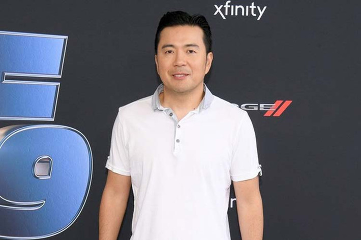 Fast & Furious 9 được đạo diễn bởi Justin Lin, người đã đạo diễn các phần 3 và 6 của loạt phim đua xe đường phố đình đám này. Phần 9 của bộ phim mang tên - The Fast Saga sẽ chính thức tấn công các rạp chiếu phim trên thế giới vào ngày 22/5/2020.