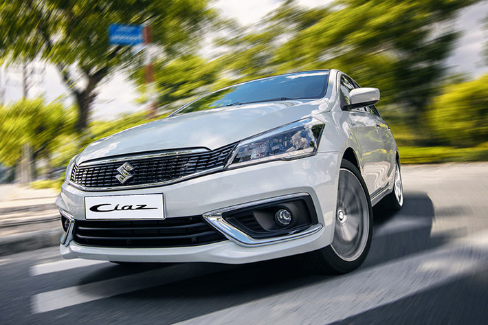 Hơn nữa, Suzuki Ciaz còn gặp thử thách vì nguồn gốc xe nhập khẩu, thế nên sẽ không nhận được ưu đãi 50% lệ phí trước bạ như các đối thủ đang được lắp ráp trong nước. Bên cạnh đó, việc các đại lý chính hãng tại Việt Nam còn mỏng, chế độ sau bán hàng cũng như việc thiếu phụ tùng cũng là điểm yếu của thương hiệu này trong nhiều năm qua (điển hình hình như trường hợp Suzuki Ertiga mới vừa qua).