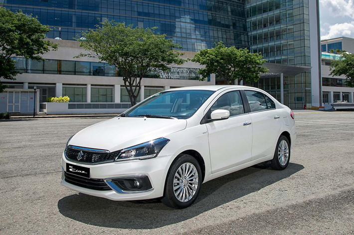 Khi mà phân khúc B đang vô cùng chật chội, Suzuki đã thực hiện những nâng cấp mới để Ciaz có thể cạnh tranh tốt hơn những đối thủ cùng phân khúc. Xe được nhập khẩu nguyên chiếc từ Thái Lan, giá xe Suzuki Ciaz 2020 tại Việt Nam từ 529 triệu đồng sẽ sở hữu những nâng cấp mạnh về trang bị và an toàn. Đáng chú ý là mâm 16 inch, camera hành trình trước sau hỗ trợ lùi, cảnh báo chệch làn, cảnh báo khoảng cách...