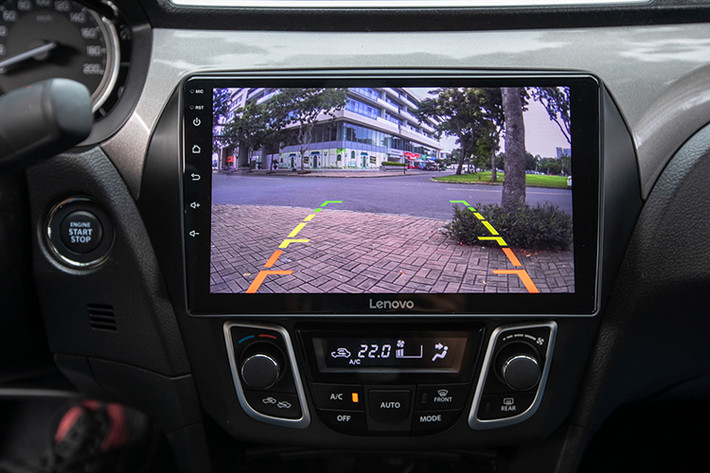 Ciaz mới cũng được trang bị nhiều công nghệ an toàn chủ động và thụ động khác như khung gầm áp dụng công nghệ TECT (Công nghệ kiểm soát lực tác động toàn bộ) sử dụng vật liệu thép cường độ cực cao tại những vị trí thiết yếu, hệ thống chống bó cứng phanh (ABS), hệ thống phân phối lực phanh điện tử (EBD), hệ thống hỗ trợ lực phanh khẩn cấp (BA), camera lùi và 2 túi khí phía trước.