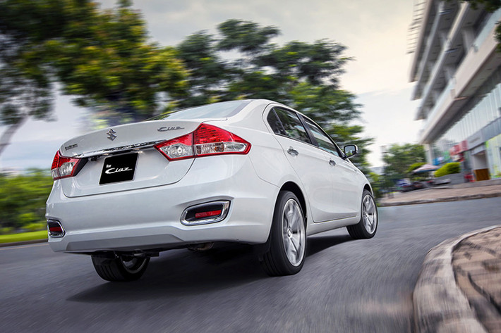 Có thể thấy, giá bán thấp từng là lợi thế của Suzuki Ciaz khi cạnh tranh với các đối thủ cùng phân khúc, nhưng mẫu xe này vẫn đuối sức trong cuộc chiến doanh số. Mức giá mới 529 triệu đồng nhiều khả năng sẽ khiến Ciaz tiếp tục chậm chân hơn đối thủ khi khách hàng Việt thường ưu tiên trước những lựa chọn phổ biến như Toyota Vios hay Hyundai Accent.