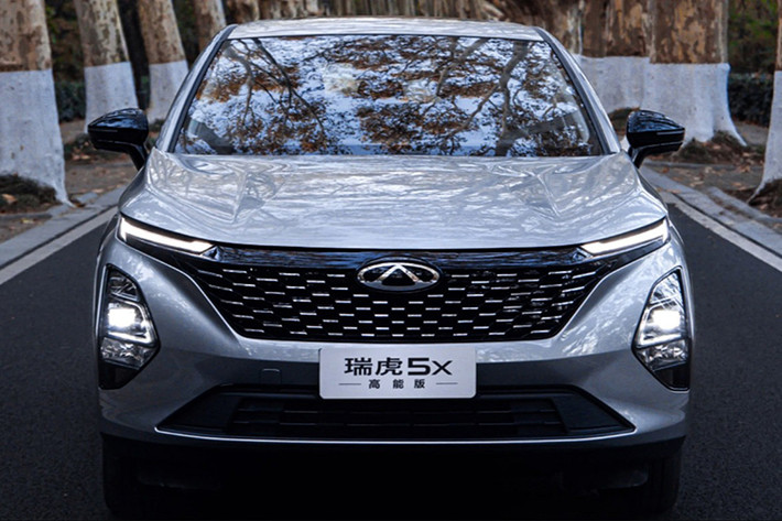 So với "người anh em" là Omoda C5 đang bán tại thị trường Việt Nam, Chery Tiggo 5X High Energy Edition tại Trung Quốc có công suất lớn hơn một chút, trong khi mô-men xoắn tương đương nhau.