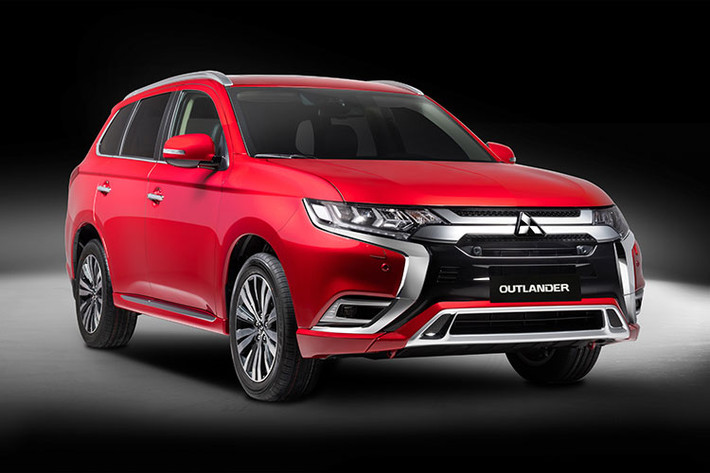 Mitsubishi Motors Việt Nam (MMV) chính thức giới thiệu phiên bản mới của mẫu xe chiến lược - Mitsubishi Outlander 2022 mới với 14 điểm nâng cấp về ngoại thất, nội thất, bổ sung nhiều tính năng an toàn chủ động và trang bị tiện nghi mới.