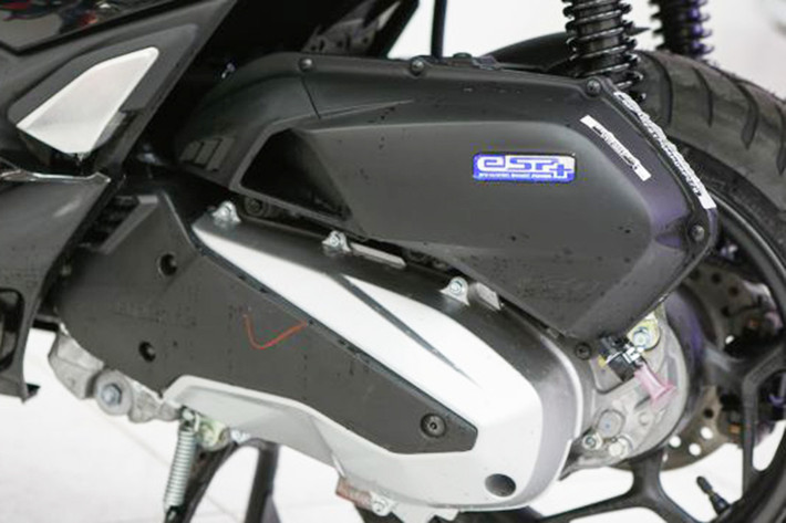 Honda PCX 160 2025 được trang bị hệ thống chống bó cứng phanh ABS và hệ thống chống trượt Honda Selectable Torque Control (HSTC).