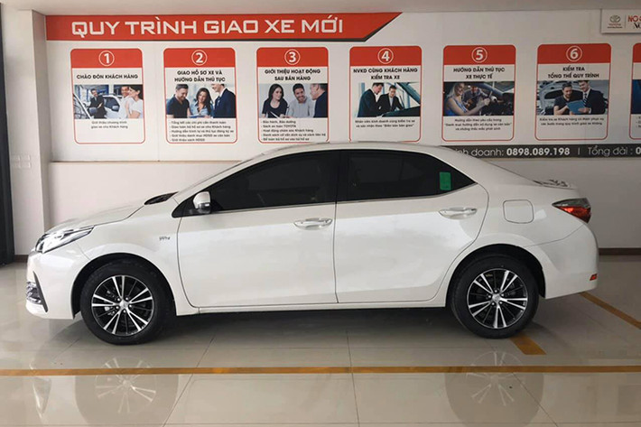 Phía Toyota Việt Nam hiện vẫn chưa hé lộ thông tin sẽ đưa thế hệ mới về nước. Có nguồn tin cũng cho rằng, Toyota Corolla Altis All New 2020 sẽ không được bán tại nước ta, thay vào đó là một mẫu xe khác. Khách hàng hiện tại chỉ biết chờ đợi hoặc mua những chiếc xe Toyota Corolla Altis đời cũ hiện tại hoặc phiên bản mới nhập khẩu không chính hãng.