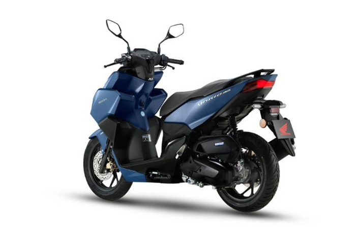 Sức mạnh xe đến từ động cơ đơn xi lanh, dung tích 157cc, thiết kế 4 valve, làm mát bằng chất lỏng. Khối động cơ này cho phép xe đạt công suất tối đa 15,3 mã lực tại 8.500 vòng/phút và mô-men xoắn cực đại 13,8 Nm tại 7.000 vòng/phút. Sức mạnh xe được truyền tới bánh sau xe qua bộ hộp số vô cấp CVT và dây đai.