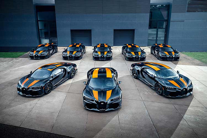 Bugatti Chiron Super Sport 300+ - 490,5 km/h Bugatti đã giao chiếc Chiron Super Sport 300+ cuối cùng đến tay khách hàng, kết thúc chương trình sản xuất mẫu hypercar đầu tiên trên thế giới có tốc độ vượt ngưỡng 483 km/h. Chỉ có 30 chiếc Bugatti Chiron Super Sport 300+ được sản xuất tại nhà máy Molsheim của Bugatti.