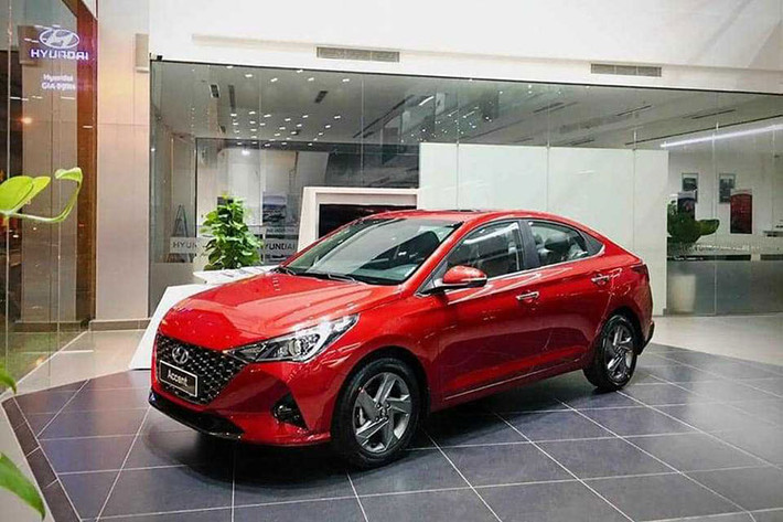 Hyundai Accent vẫn "dậm chân tại chỗ" và đứng thứ 5 trong bảng xếp hạng xe bán chạy tháng 7 tại Việt Nam với doanh số đạt 983 chiếc, giảm tới 28,3% so với tháng 6. Tính cả 7 tháng của năm 2021, Hyundai Accent đã bán được 10.932 chiếc.