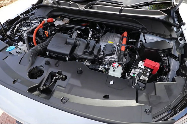 Xe sẽ sử dụng động cơ hybrid gồm máy xăng I4, dung tích 1.4L hút khí tự nhiên kết hợp cùng 1 động cơ điện cho cầu sau. Cụ thể, máy xăng cho công suất tối đa 96 mã lực và mô-men xoắn 132Nm, mô tơ điện tạo ra 106 mã lực và 254Nm mô-men xoắn, đi kèm hộp số tự động vô cấp CVT và hệ dẫn động cầu trước hoặc 4 bánh toàn thời gian tùy chọn.