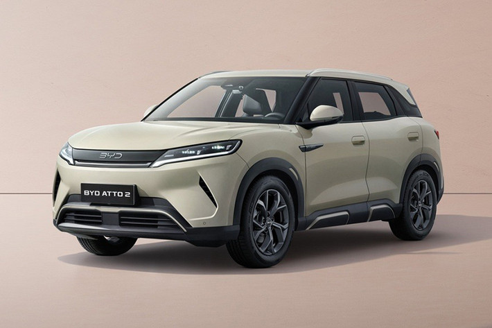 Sau chưa đầy một năm mở bán tại Trung Quốc, mẫu SUV điện BYD Yuan Up đã chính thức có mặt tại thị trường châu Âu với tên gọi BYD Atto 2 2025 mới. Việc thay đổi tên xe giữa thị trường nội địa và quốc tế là chiến lược quen thuộc của BYD, tương tự như mẫu Yuan Plus được đổi tên thành Atto 3 khi xuất khẩu.