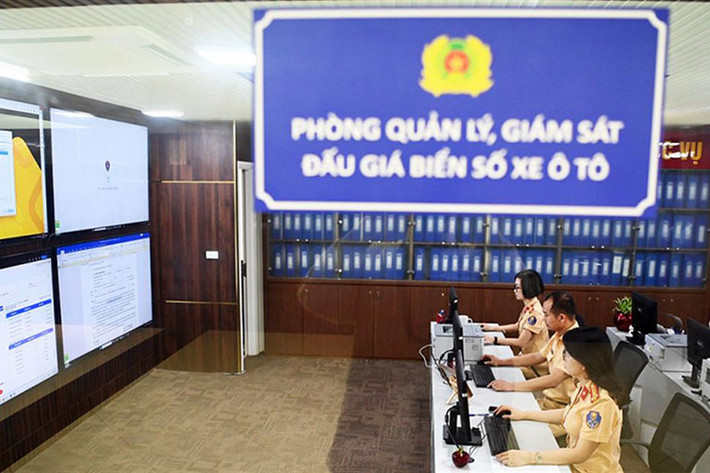 Trước dư luận lên tiếng về việc vị đại gia này có thể sẽ "bỏ cọc" cặp đôi biển số điêu đẹp của hai thành phố lớn, mới đây vị đại gia này đã viết trên Facebook: "Hiện tại tôi không bán cái gì. Tôi cũng không mưu cầu sự nổi tiếng. Tôi chỉ là kẻ lang thang đang đi tìm thầy và tìm bạn".
