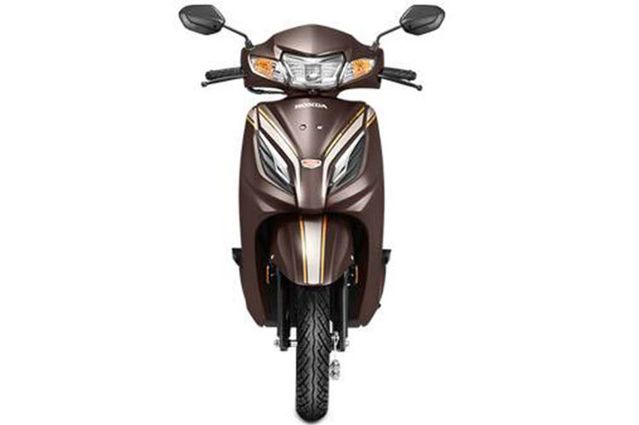 Để đảm bảo cho mẫu xe ga Honda Activa 6G 20th Anniversary Edition nổi bật hơn so với các đối thủ cùng phân khúc tại thị trường Ấn Độ, nhà sản xuất Honda đã thiết kế màu nâu đặc biệt cho xe. Diện mạo xe nổi bật hơn với lô-gô kỷ niệm 20 năm và lô-gô Activa màu vàng đặc biệt tăng độ sang chảnh.