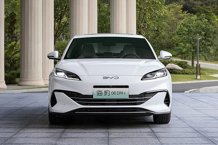 Theo dữ liệu được Cục Sở hữu Trí tuệ đăng tải, BYD đã đăng ký bản quyền kiểu dáng một mẫu sedan mới tại Việt Nam. Dựa vào thiết kế, giới chuyên gia nhận định đây chính là BYD Seal 06 2024 mới, xe vừa được giới thiệu tại thị trường Trung Quốc vào cuối tháng 5/2024.
