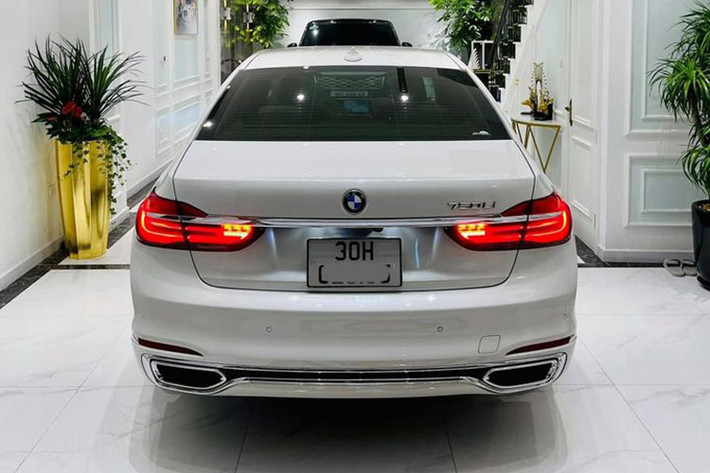 Xe sử dụng động cơ 2 lít 4 xi-lanh, bơm tăng áp cửa nạp kép TwinPower Turbo cho công suất 258 mã lực tại vòng tua máy 5.000-6.500 vòng/phút, mô-men xoắn cực đại 400 Nm tại 1.550-4.400 vòng/phút. Thời gian tăng tốc 0-100 km/h mất 6,3 giây, tốc độ tối đa giới hạn 250 km/h phối hợp với hộp số tự động 8 cấp. Người lái có thể tăng chiều cao gầm lên 20mm, trong các chế độ lái Sport, Comfort và Comfort +, xe sẽ tự động hạ gầm xuống 10mm khi đạt đến một tốc độ nhất định.