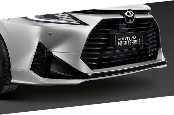 Các trang bị nổi bật trên Toyota Vios Nightshade 2024 mới có thể kể đến như: đèn chiếu sáng full LED, la-zăng hợp kim 16 inch, chìa khóa thông minh, khởi động nút bấm, điều hòa tự động có cửa gió sau,...