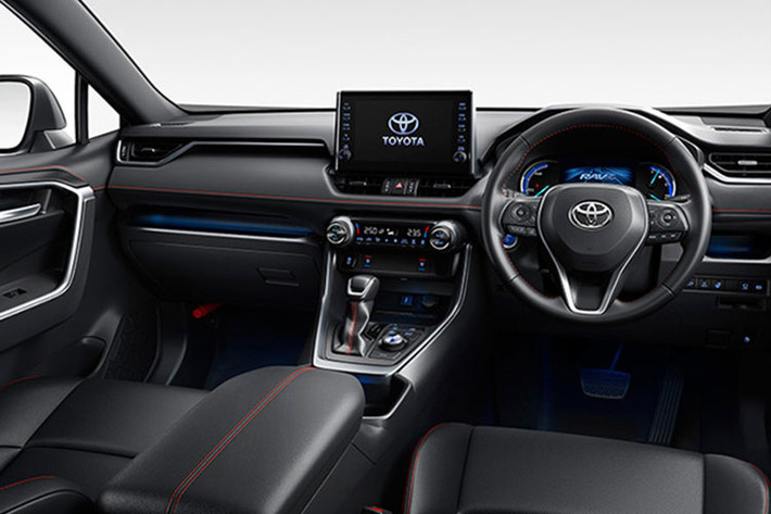 Việc Electreon lựa chọn RAV4 PHEV làm xe thử nghiệm là vì công ty khởi nghiệp Israel đã bắt tay hợp tác với Toyota và Denso vào tháng 3. Theo đó, 3 công ty sẽ cùng nhau phát triển công nghệ sạc không dây cho các mẫu xe mới, cũng như các bộ phụ kiện cho phép các xe đời cũ cũng có thể vừa đi vừa sạc pin từ mặt đường.