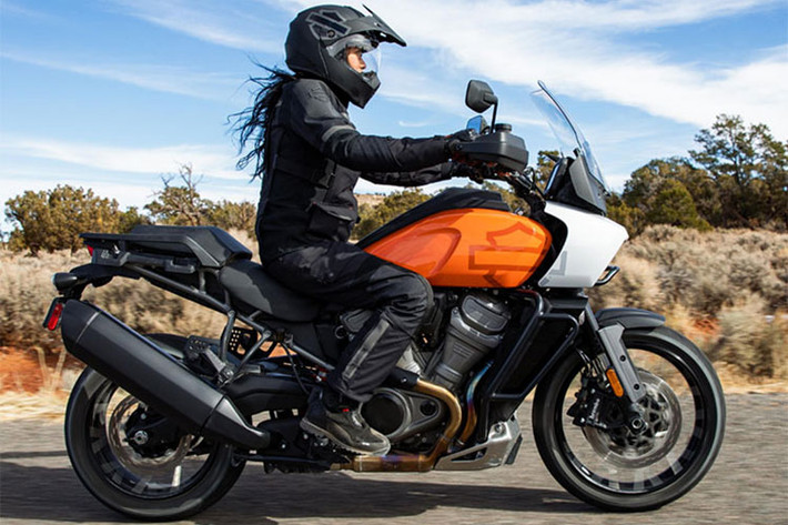 Dự kiến, Harley-Davidson Pan America 1250 mới sẽ chính thức có mặt tại Malaysia vào khoảng tháng 4 hoặc tháng 5. Dự kiến, mẫu xe này cũng sẽ về đến Việt Nam trong khoảng thời gian này và sẽ có giá bán cao hơn thị trường trong khu vực.