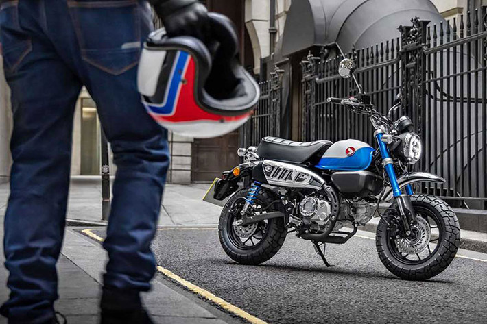 Xe máy Honda Monkey - một trong những cái tên đặc biệt hàng đầu của hãng xe Nhật Bản khi đây không chỉ là một dòng xe côn tay khác lạ mà nó còn thể hiện cho một thú chơi môtô riêng biệt.