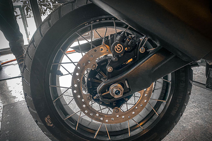 Cả hai phiên bản Standard và Special đều trang bị động cơ V-Twin 1250cc, sản sinh công suất 150 mã lực và mômen xoắn cực đại 127 Nm. Đây là dòng động cơ Revolution Max với hệ thống làm mát bằng dung dịch, mỗi xylanh có 4 van, hai bugi đánh lửa và hệ thống van biến thiên.
