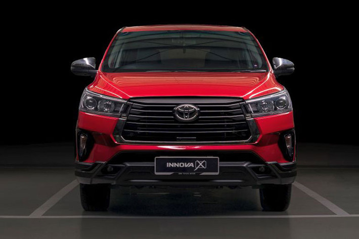 Giá xe Toyota Innova 2.0E và 2.0G lần lượt khởi điểm từ mức 111.622 RM (635 triệu đồng) và 121.483 RM (691 triệu đồng). Riêng biến thể cao cấp nhất là 2.0X có giá 129.677 RM (738 triệu đồng). Dự tính, phiên bản nâng cấp này sẽ về Việt Nam trong năm nay.