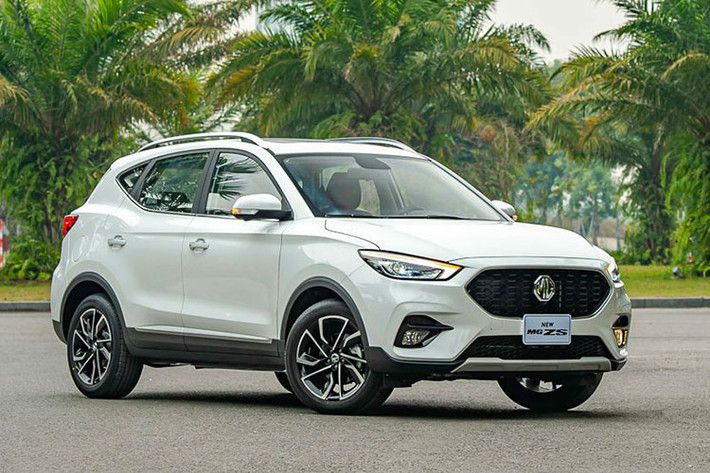 Theo ghi nhận, tại các đại lý ôtô MG đang áp dụng mức giảm giá từ 10-20 triệu đồng cho tất cả phiên bản MG ZS, đi kèm quà tặng phụ kiện trị giá khoảng 10 triệu đồng và một năm bảo hiểm thân vỏ. Cụ thể, 3 phiên bản MG ZS Std+, Com+ và Lux+ lần lượt có mức giảm giá là 15, 20 và 25 triệu đồng.