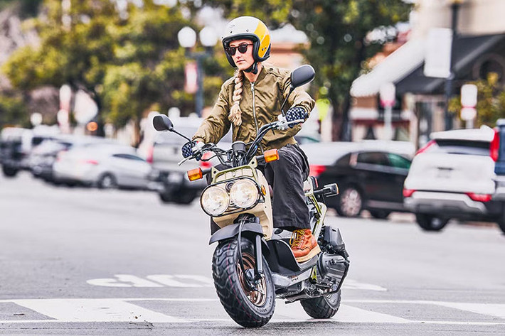 Nhìn chung điểm nổi bật của Honda Ruckus 2025 chính là dòng xe có kích thước nhỏ, nhẹ. Động cơ xe nhỏ 49cc, nhưng có thể giúp Ruckus vận hành êm ái trong môi trường đô thị.