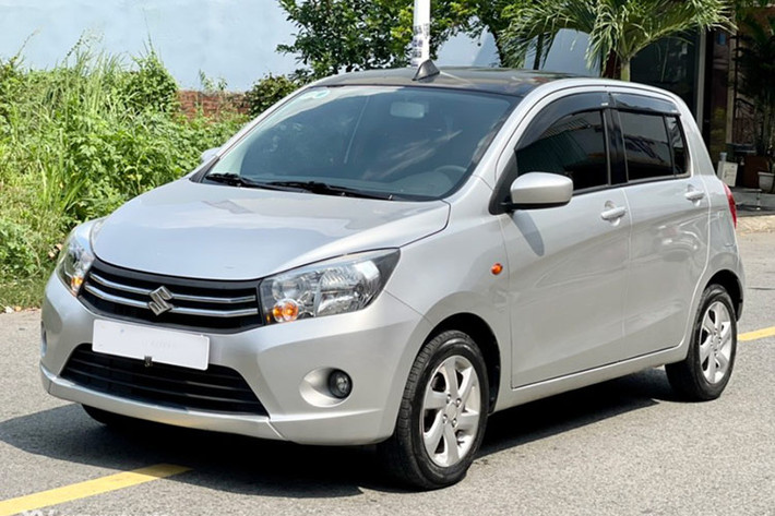 Suzuki Celerio 1.0 MT 2019: Giá 190 triệu đồng Tương tự, Suzuki Celerio cũng đã ngừng bán vào cuối tháng 5/2020 và cũng chỉ tồn tại 3 năm ngắn ngủi tại thị trường Việt. Nguyên nhân khai tử là do doanh số thấp. Trước khi dừng bán, giá xe Suzuki Celerio niêm yết ở mức 329-359 triệu đồng, tương ứng với phiên bản 1.0 MT và 1.0 CVT.