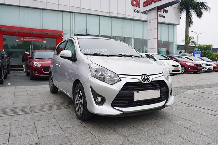 Toyota Wigo 1.2MT 2018: Giá 195 triệu đồng Wigo là mẫu xe được Toyota kỳ vọng sẽ giúp hãng mở rộng thị phần phân khúc xe hạng A. Thế nhưng, doanh số bán xe Toyota Wigo không mấy khả quan do sức hút của Hyundai Grand i10 và VinFast Fadil quá mạnh. Dẫu vậy, trên thị trường ôtô cũ tại Việt Nam, Toyota Wigo 1.2MT vẫn là gợi ý đáng cân nhắc cho những ai cần một chiếc xe bền bỉ, giá hơn trăm triệu đồng.