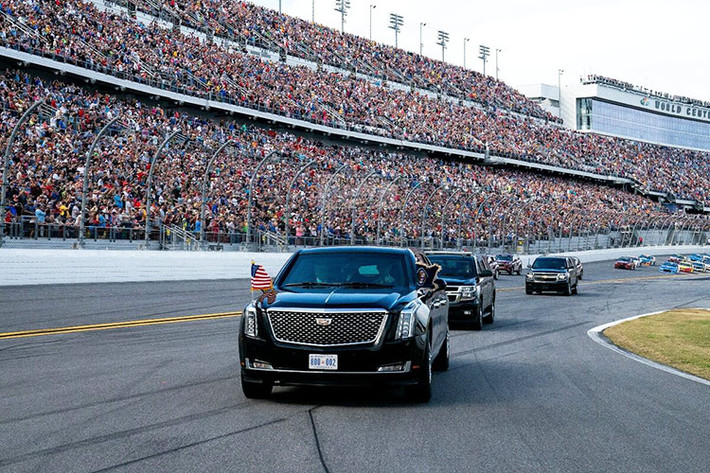 Cadillac One Khi còn đương chức, cựu Tổng thống Barack Obama và vợ dùng chiếc limousine "The Beast" được mô phỏng theo chiếc Cadillac DTS. Nhưng vào năm 2017, vợ chồng ông Donald Trump sử dụng Cadillac One nhưng là phiên bản mới chống đạn và chống bom. Lần này, nó được thiết kế để trở thành phiên bản nối dài của chiếc sedan Cadillac XT6.