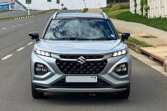 Suzuki Fronx đang nổi lên như một ứng viên sáng giá trong phân khúc SUV cỡ nhỏ tại Việt Nam. Với thiết kế năng động, trang bị phong phú và nhiều công nghệ hỗ trợ lái tiên tiến hiếm gặp trong tầm giá, mẫu xe này hứa hẹn sẽ tạo ra áp lực không nhỏ trong phân khúc.