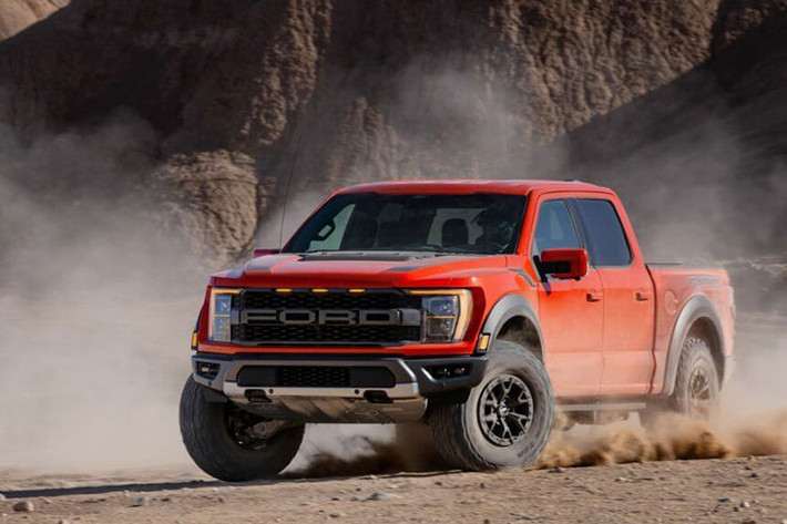 F-150 Raptor cũng sở hữu thêm một tính năng khá thú vị là Trail 1-Pedal Drive, nghĩa là người dùng sẽ đạp vào bàn đạp để ga và nhả chân ra để phanh, như vậy vào những địa hình khó tài xế có thể xử lý một cách dễ dàng hơn. Giá xe F-150 Raptor 2021 được các đại lý tư nhân tại Việt Nam chào bán khoảng 4,6 tỷ đồng, dự định về Việt Nam cuối năm nay.