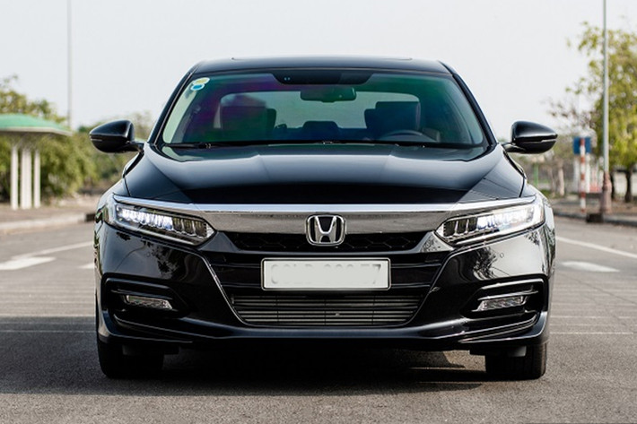 Dẫn đầu top ôtô bán chậm tháng 2/2025 vừa qua là Honda Accord với 2 xe được khách hàng lựa chọn, giảm 3 xe so với tháng trước. Dù vẫn được hãng tung phao cứu trợ giảm giá lên tới 250 triệu đồng nhưng Accord chưa thể thay đổi được cục diện ế ẩm của mình. Trong tháng 3, ưu đãi giảm 250 triệu tiếp tục được Honda Việt Nam áp dụng đối với Accord.