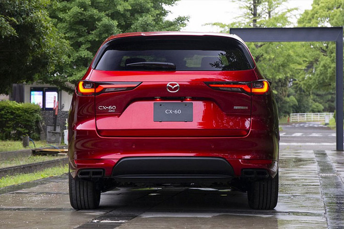 Như thông tin đã đưa, mẫu xe SUV Mazda CX-60 2023 được trang bị động cơ diesel SkyActiv-D 6 xi-lanh thẳng hàng, tăng áp, dung tích 3.3L với công suất tối đa 228 mã lực tại tua máy 4.000 - 4.200 vòng/phút và mô-men xoắn cực đại 500 Nm tại tua máy 1.500 - 3.000 vòng/phút.