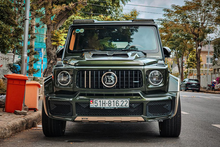 Mercedes-AMG G63 Edition-1 độ Brabus của Đoàn Di Băng được trang bị bộ mâm 5 chấu kép có kích thước 22 inch màu vàng đồng, đi cùng kẹp phanh màu đỏ nổi bật.