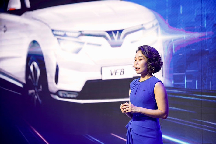 Theo kế hoạch, sau khi bàn giao xe tại Việt Nam, VinFast sẽ xuất khẩu lô xe VF8 đầu tiên với số lượng khoảng 5.000 chiếc tới Mỹ, Canada và châu Âu vào đầu tháng 11 năm nay. Dự kiến, những khách hàng quốc tế đầu tiên của VinFast có thể được nhận xe vào tháng 12 tới đây.