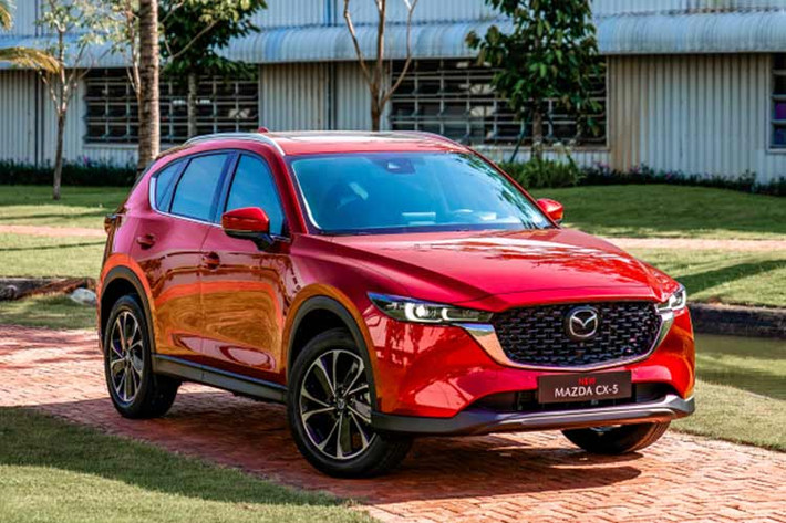 Mazda CX-5 Ngay từ khi ra mắt phiên bản mới cùng với mức giá bán khiến nhiều đối thủ buộc phải giá đã khiến cho doanh số của Mazda CX-5 tăng mạnh. Theo báo cáo Vama thì trong 9 tháng đầu năm đã có 10.836 xe bán ra thị trường, đứng thứ 4 thị trường. Tuy nhiên nếu nhà phân phối có những chương trình hỗ trợ về giá bán mạnh hơn thì mẫu CUV này vẫn có khả năng đứng đầu thị trường trong năm 2023.