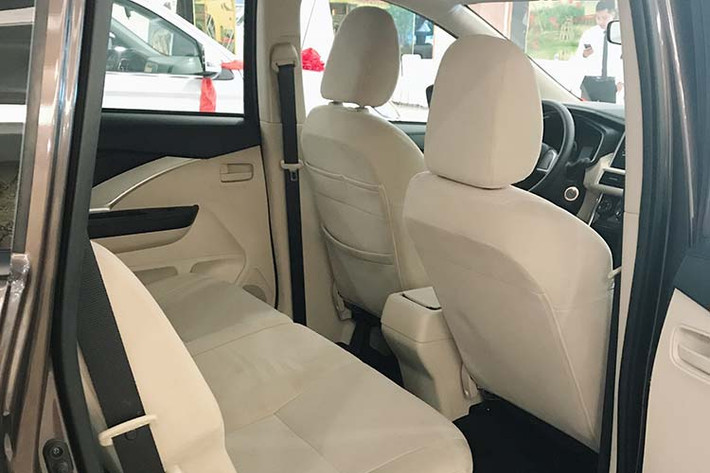 Xe được trang bị động cơ xăng 4cyl dung tích 1.5L cho công suất tối đa 104 mã lực và mô-men xoắn cực đại 141Nm, sức mạnh được truyền xuống cầu trước (FWD) thông qua hộp số tự động 4 cấp hoặc sàn 5 cấp. Tại Việt Nam, hiện Mitsubishi Xpander là mẫu xe bán chạy nhất trong phân khúc MPV 7 chỗ cỡ nhỏ nói riêng, và phân khúc MPV 7 chỗ nói chung.