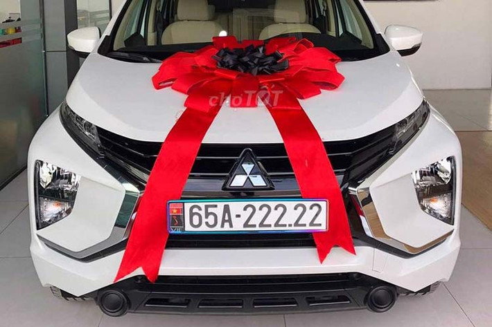 Ra mắt hồi đầu tháng 8/2018, Mitsubishi Xpander mới là mẫu xe crossover MPV có thiết kế 7 chỗ ngồi. Xe có 2 phiên bản MT và AT - kích thước dài x rộng x cao của xe tương ứng là 4.475 x 1.750 x 1.700 mm. Khoảng sáng gầm xe 205 mm. Khối lượng không tải đối với bản MT và AT là 1.230 kg và 1.240 kg.