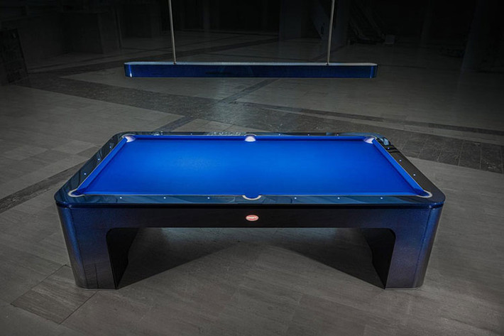 Bàn bi-a siêu xe Bugatti một phần của phiên bản giới hạn bao gồm 30 sản phẩm siêu cao cấp như vậy, nó đã được chụp ảnh ở Tây Ban Nha bởi IXO, bên cạnh một chiếc Bugatti Divo, và đã sẵn sàng để vận chuyển cho chủ nhân giấu tên ở Mỹ.