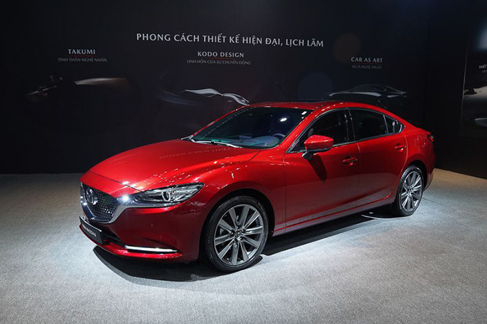 Sau gần 2 tuần kể từ khi chính thức ra mắt người dùng Việt Nam, cuối cùng Mazda6 2020 mới cũng đã có giá bán và đúng như những gì doanh nghiệp Việt hứa hẹn, giá khởi điểm Mazda6 2020 quả thực rẻ ngang một mẫu sedan hạng C.