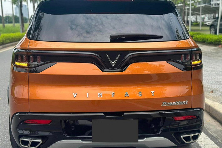 VinFast President có thể tăng tốc từ 0-100 km/h trong 6,8 giây, đạt vận tốc tối đa gần 300 km/h. Giá VinFast President trước đây đắt một phần do trang bị cao cấp, một phần do động cơ dung tích lớn khiến chiếc xe phải chịu thuế tiêu thụ đặc biệt ở mức cao nhất (150%).