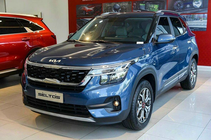 Kết thúc tháng 10, doanh số Kia Seltos đạt 1.104 xe, tăng 218 xe so với tháng trước. Với kết quả này, Kia Seltos đã trở lại Top 10 với vị trí thứ 10 trong Top 10 xe bán chạy nhất tháng. Cộng dồn từ đầu năm đến nay đã có 10.983 xe được bán ra thị trường. Hiện tại, giá Kia Seltos được THACO lắp ráp trong nước với 3 phiên bản, giá bán từ 639 - 729 triệu đồng.